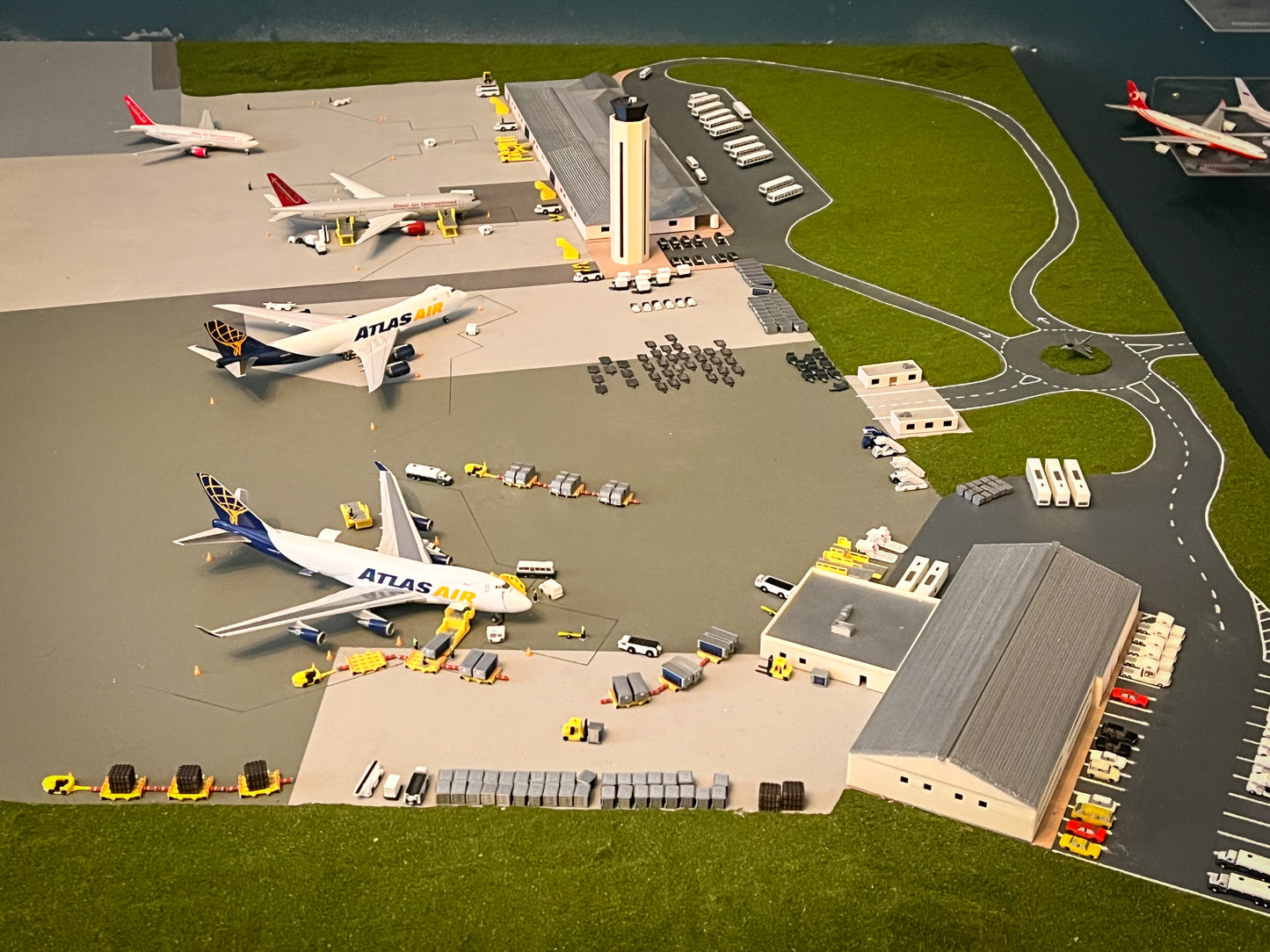 1:400 Scale Air Cargo GSE (LOT) 26 Pieces YELLOW