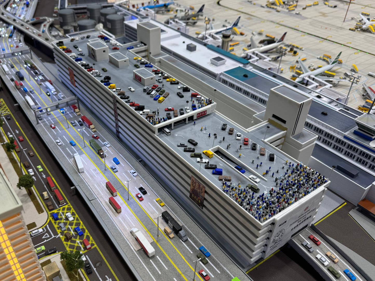 1:400 Scale XXL Airport Parking Garage