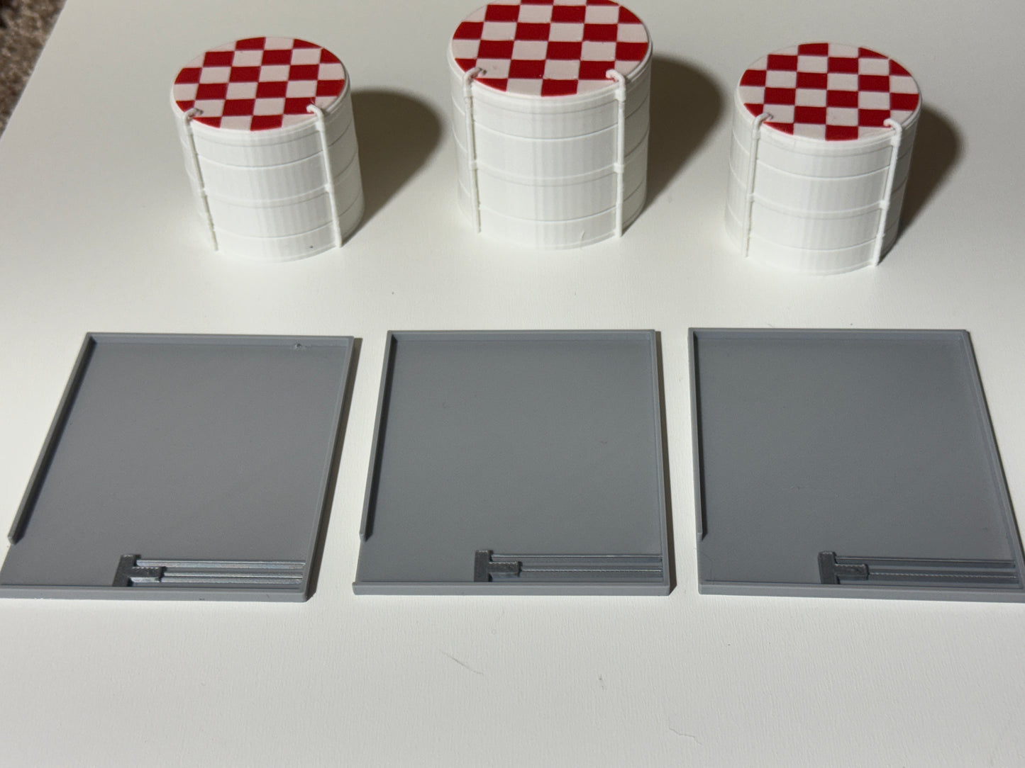 1:400 Scale Airport Jet Fuel Tanks (White or Silver) + BASE