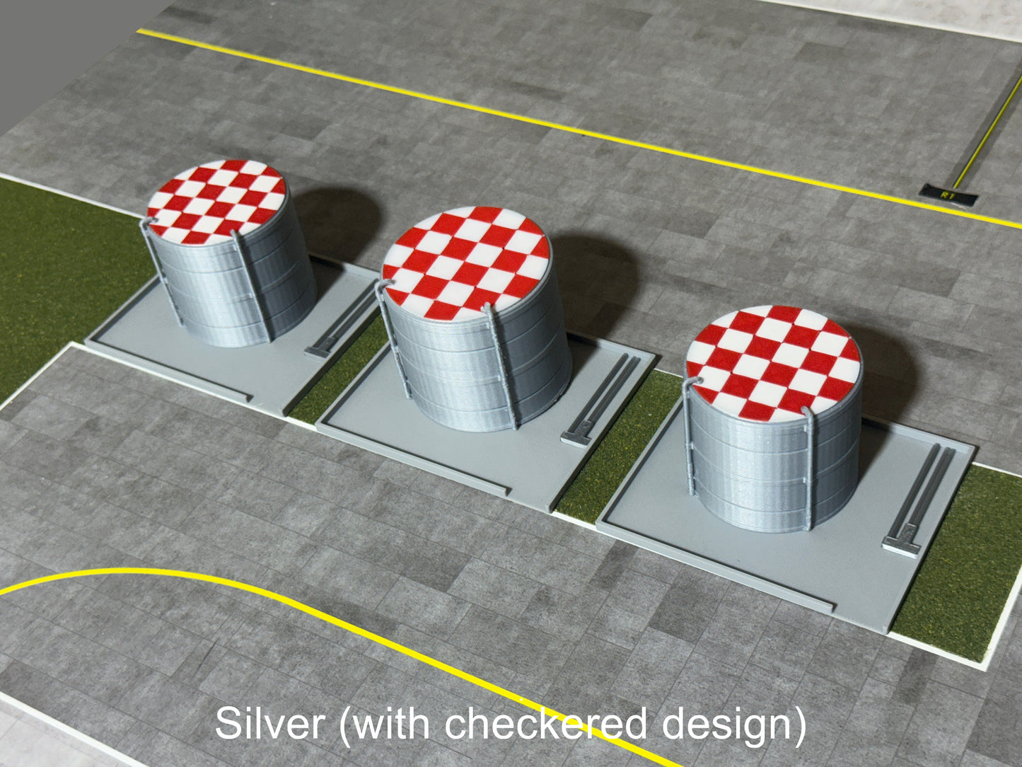1:400 Scale Airport Jet Fuel Tanks (White or Silver) + BASE