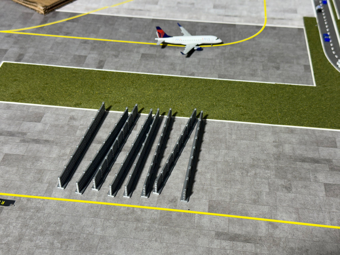 Jetset Models 1:400 Scale Airport Fence- 32 inches or 180 inches BULK - Airport Accessories