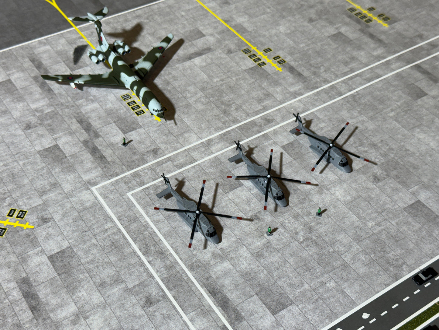 Jetset Models 1:400 scale MH-60R (3x Military Grey Livery)