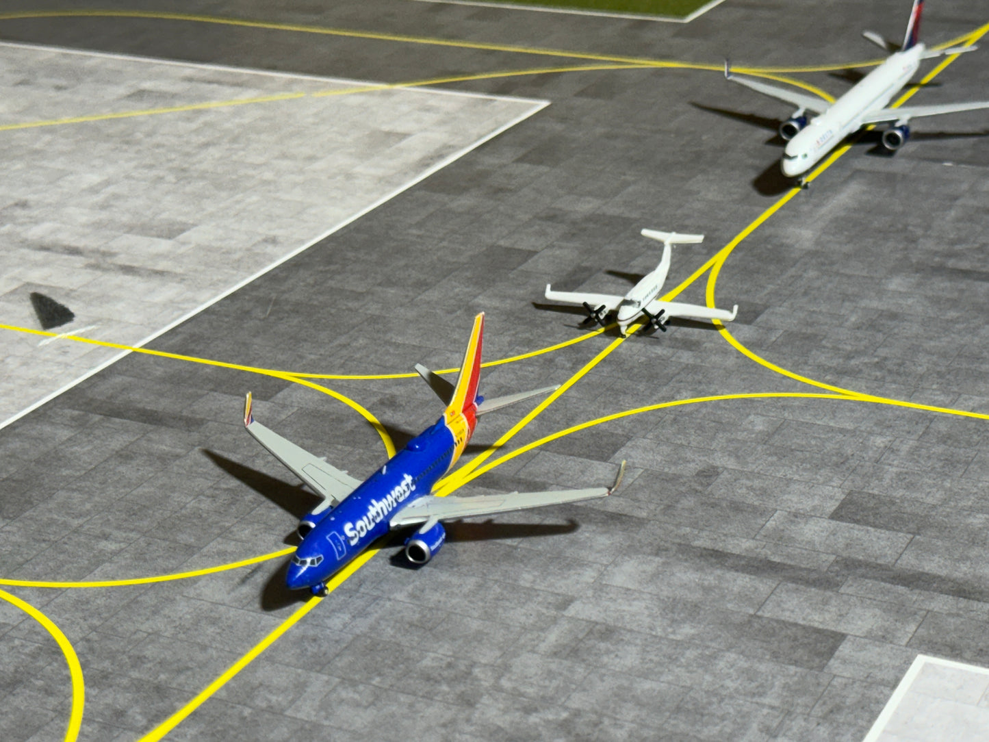1:400 Scale Jetset Models 2x Beechcraft B350 (Brown+Blue livery)
