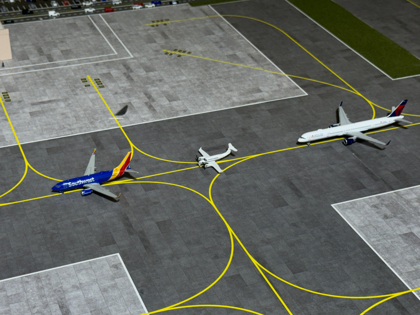 1:400 Scale Jetset Models 2x Beechcraft B350 (Brown+Blue livery)