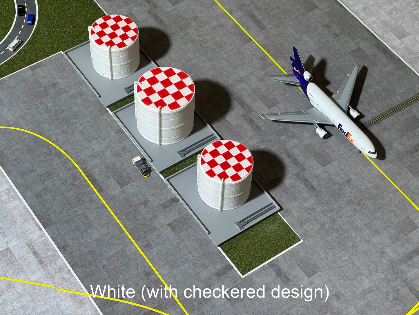 1:400 Scale Airport Jet Fuel Tanks (White or Silver) + BASE