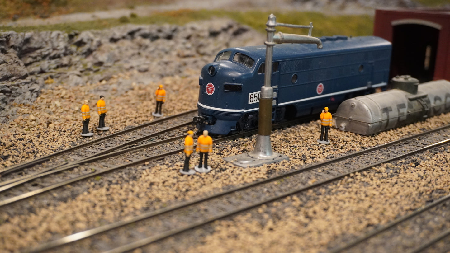 1:87 HO SCALE x60 High Quality Model Train Worker Figurines. Ready to go- No painting necessary. Model Train Accessories