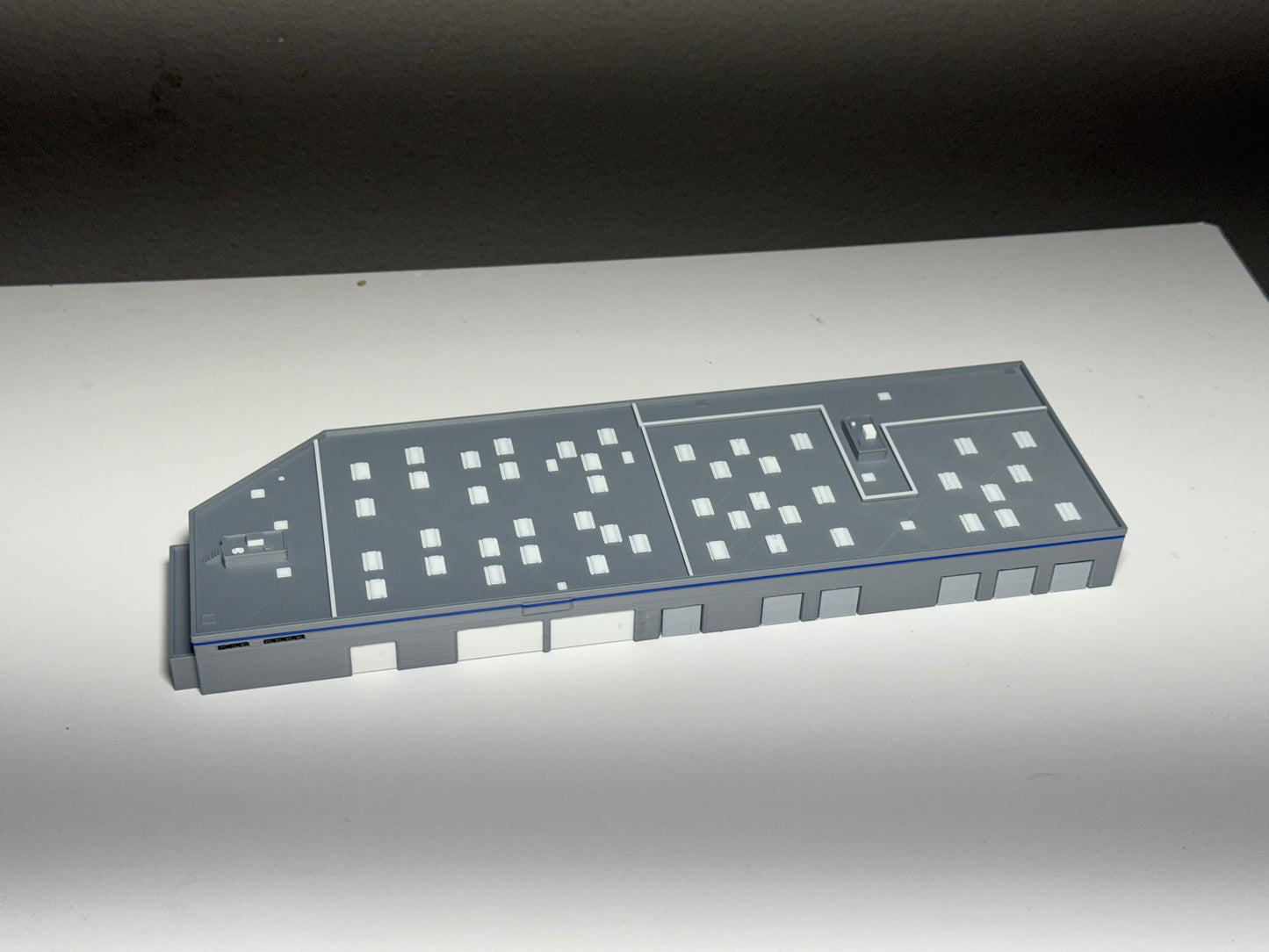 1:400 Scale Grey Cargo Support Building | Freight Ramp Diorama Accessory
