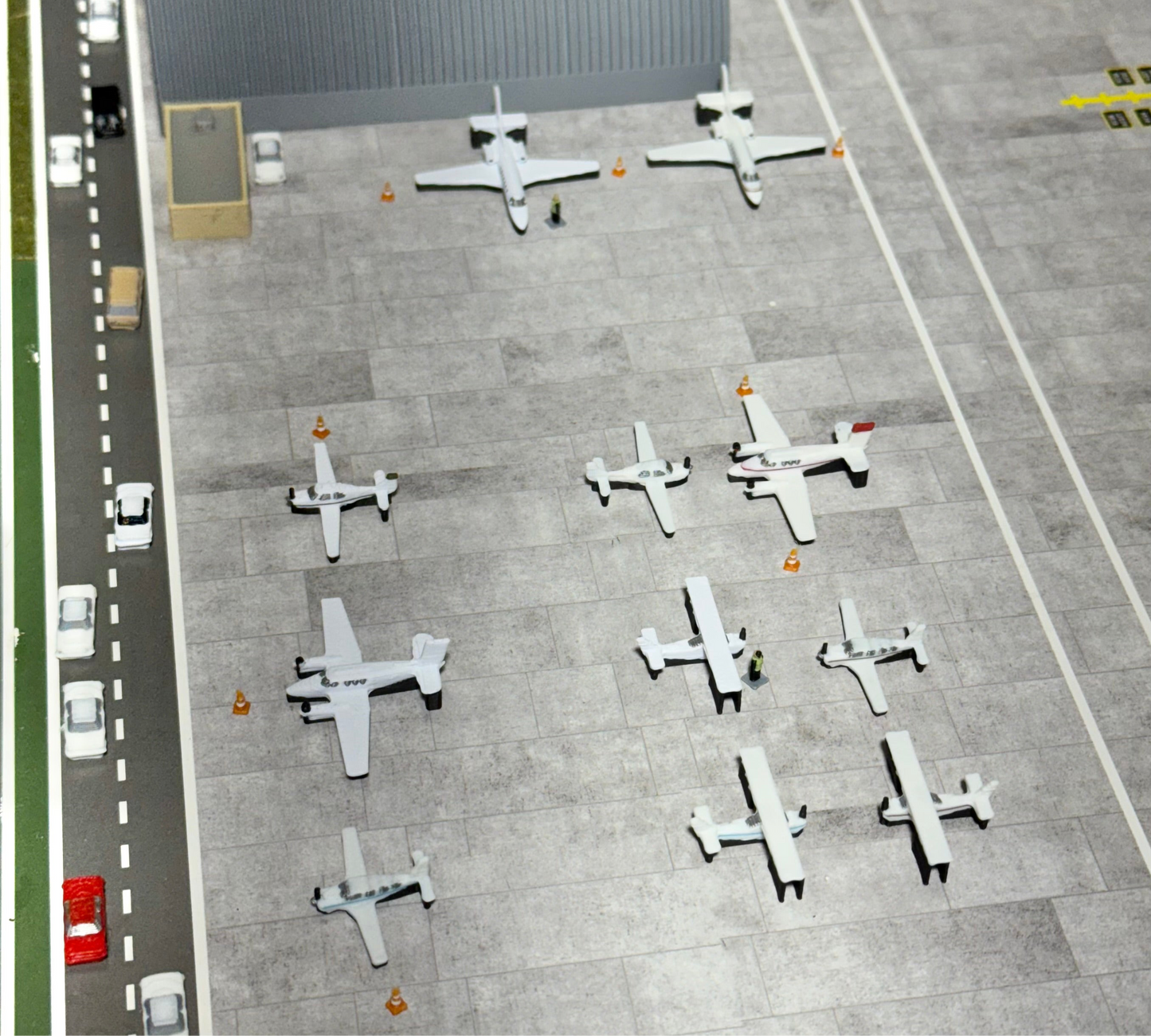 11x 1:400 Scale Miscellaneous General Aviation Aircraft (Cessnas, Cirrus, Beechcraft)