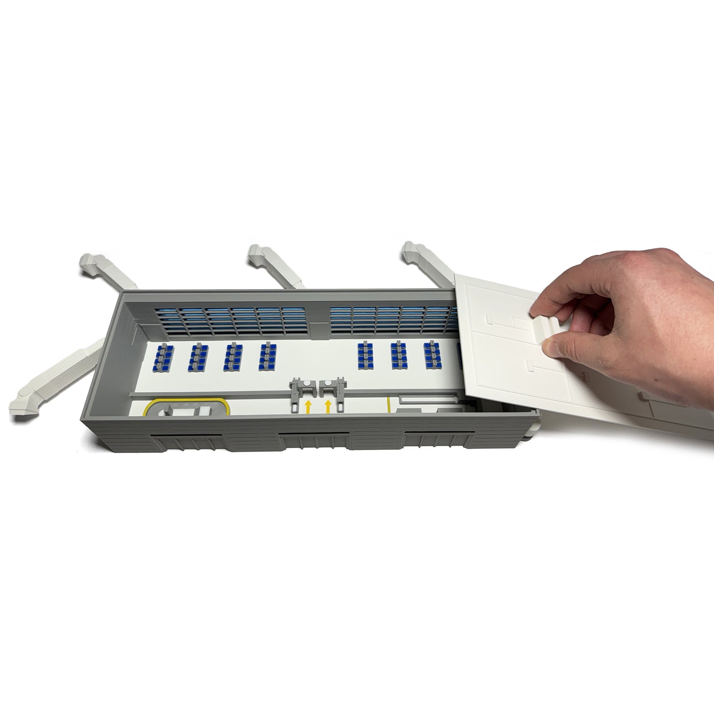Model Airport Terminal 5x Gates with Removable Roof (13” x 5”)