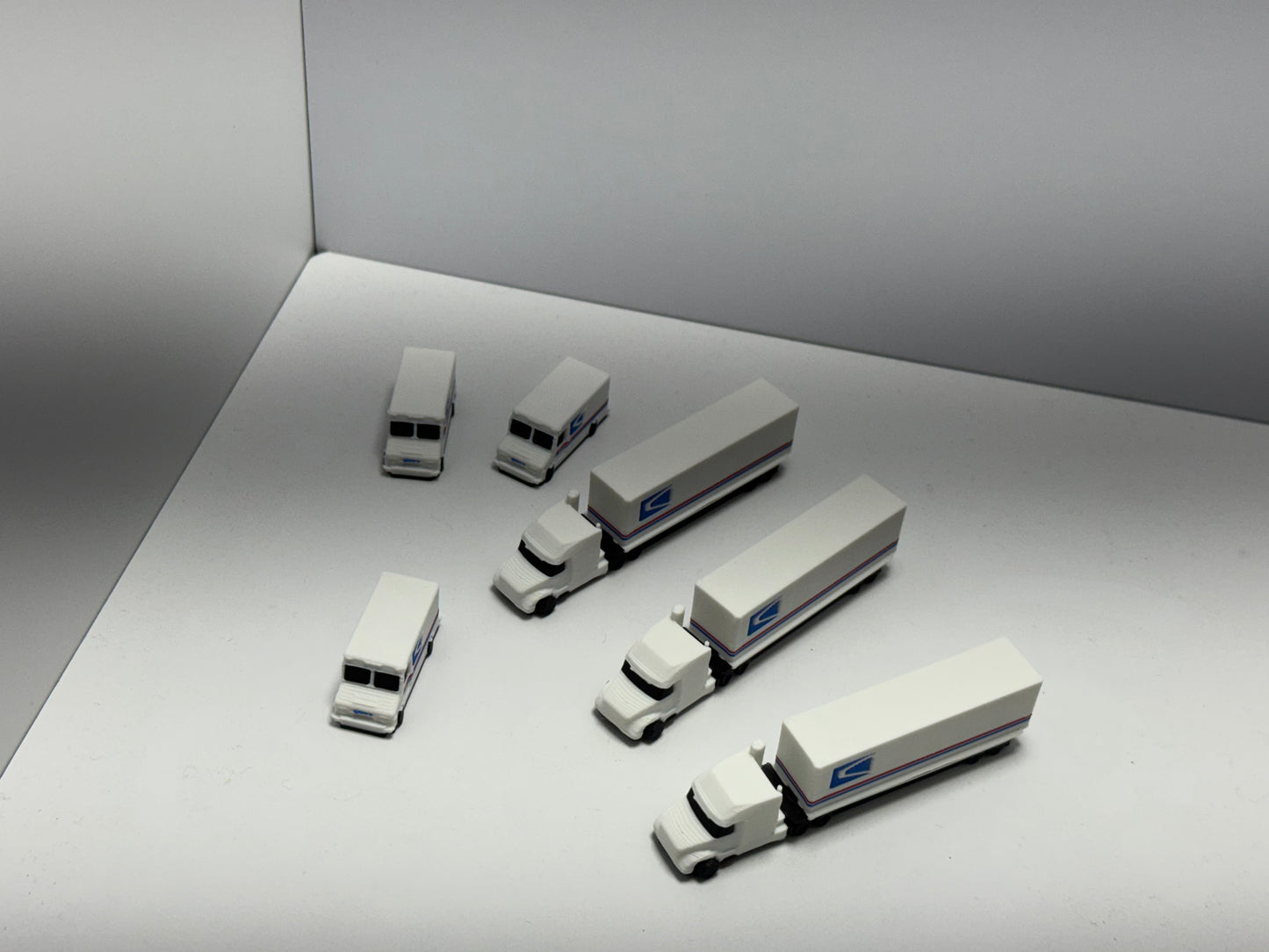 1:200 Scale Postal Service Trucks
