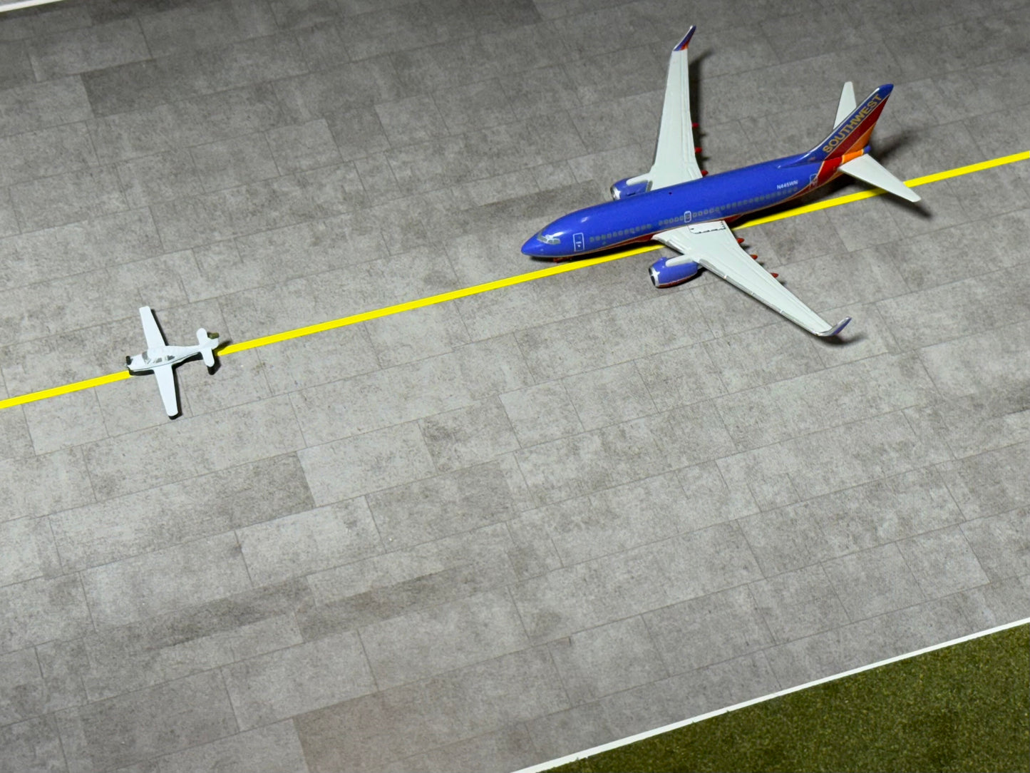 11x 1:400 Scale Miscellaneous General Aviation Aircraft (Cessnas, Cirrus, Beechcraft)