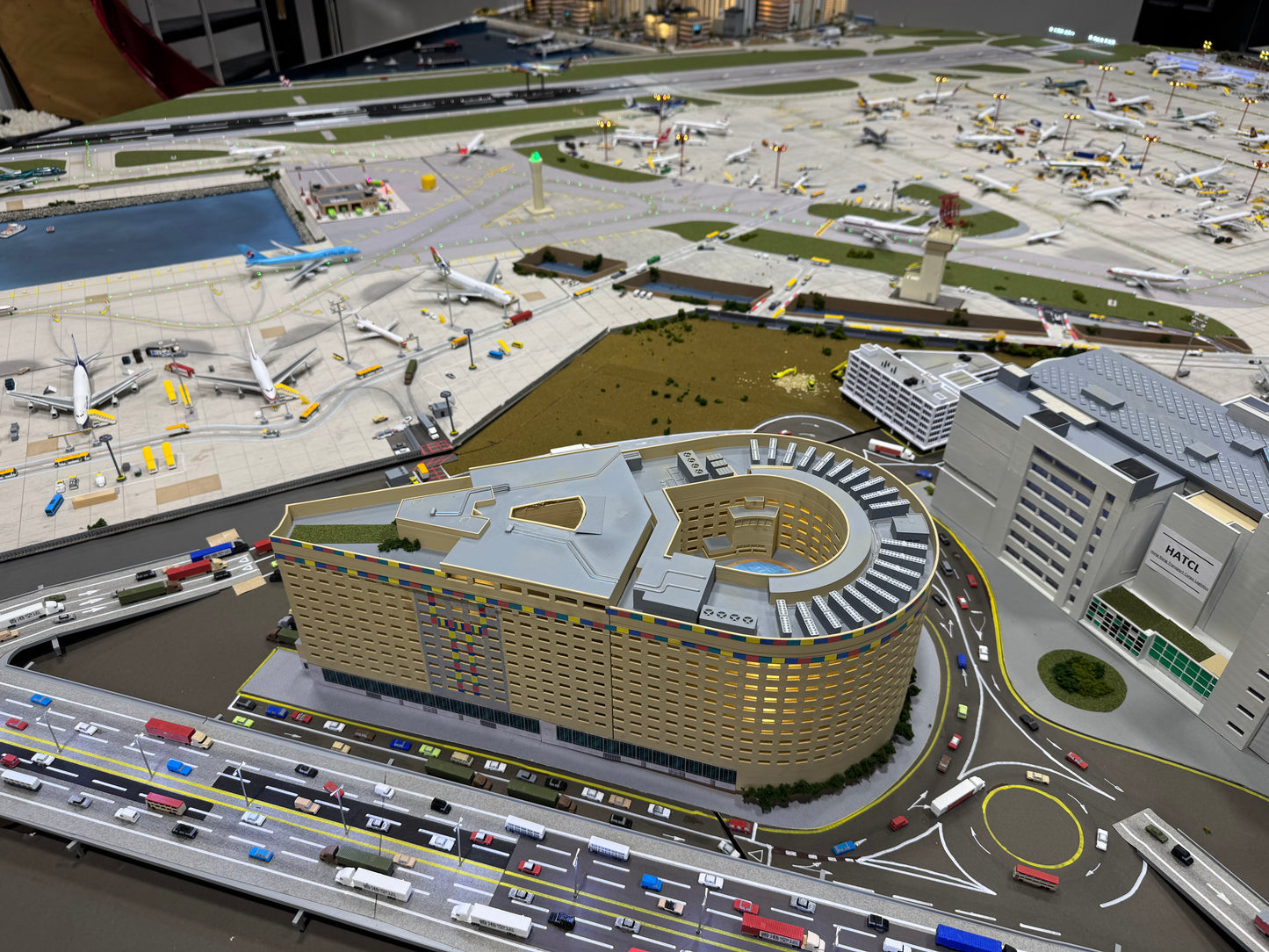 1:400 Scale XXL HOTEL BUILDING Model Airport Accessory BLDG.