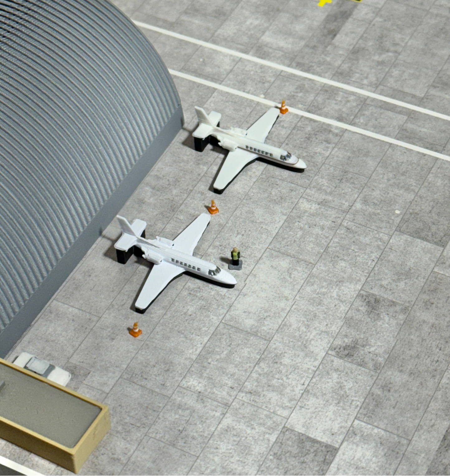 11x 1:400 Scale Miscellaneous General Aviation Aircraft (Cessnas, Cirrus, Beechcraft)