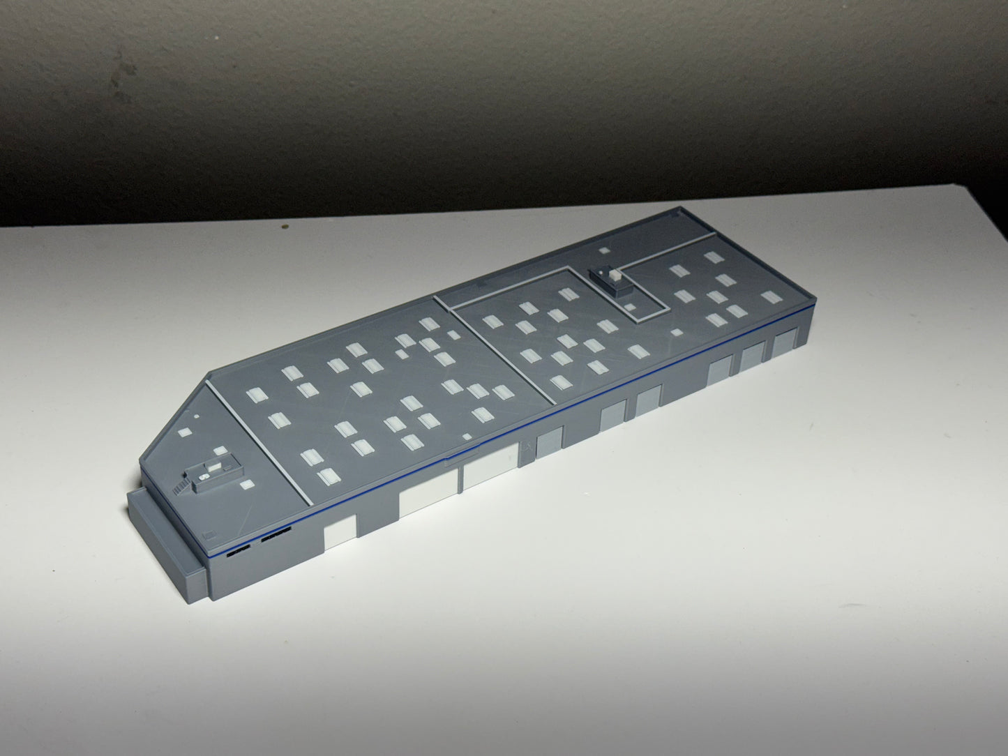 1:400 Scale Grey Cargo Support Building | Freight Ramp Diorama Accessory