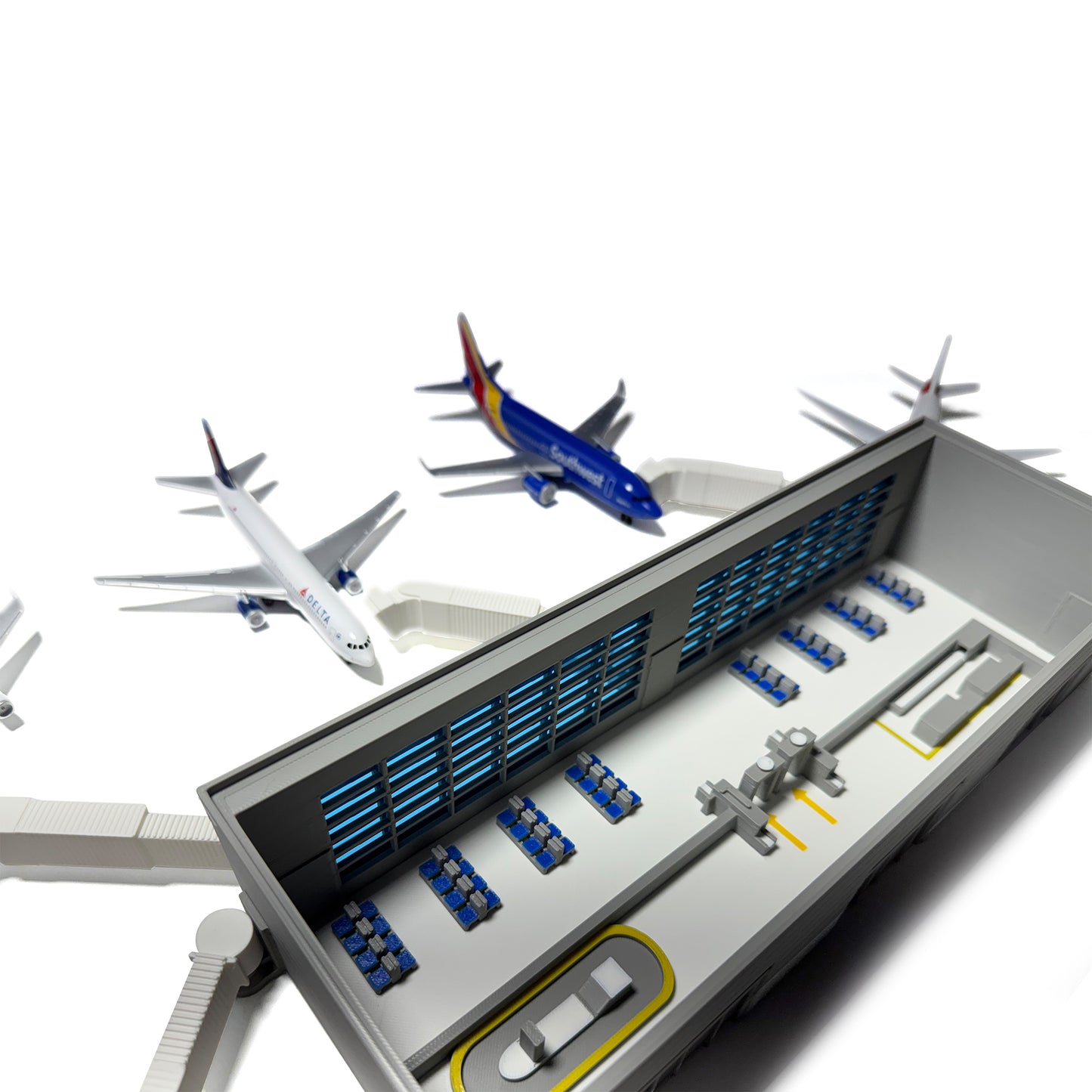 Model Airport Terminal 5x Gates with Removable Roof (13” x 5”)