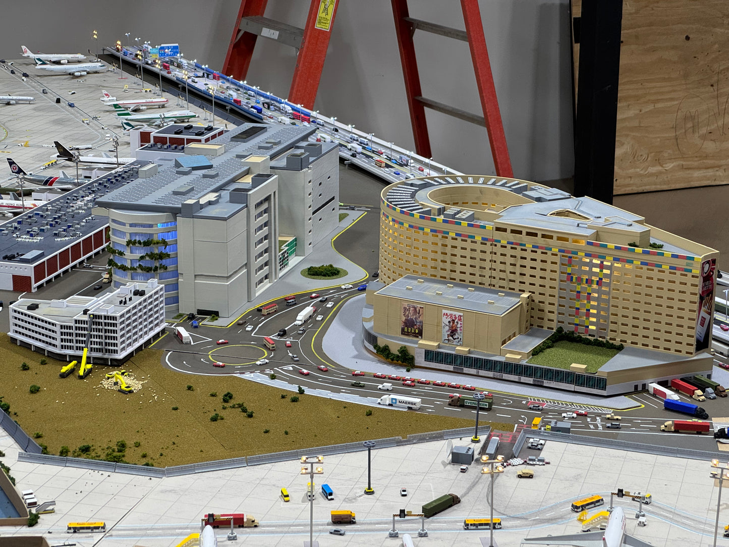1:400 Scale XXL HOTEL BUILDING Model Airport Accessory BLDG.