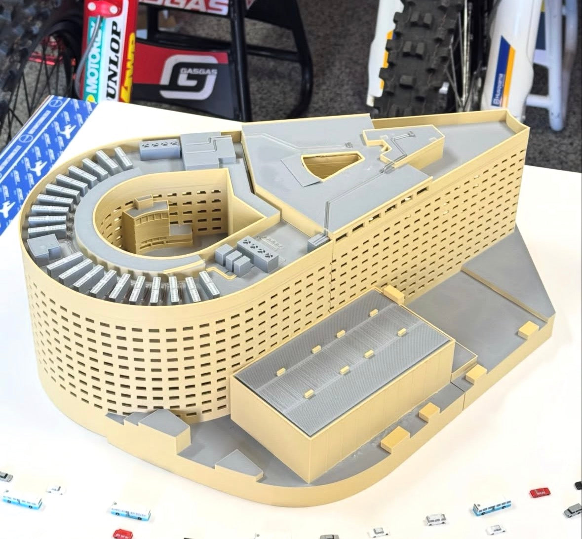 1:400 Scale XXL HOTEL BUILDING Model Airport Accessory BLDG.