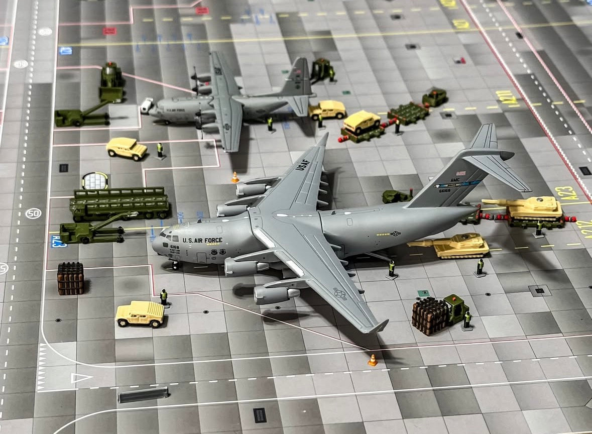 Jetset Models 1:400 Airport Accessories Scale Military GSE with 30 pieces