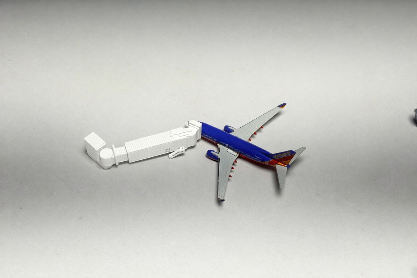 1:400 Scale 10x Jetways (Choose White or Grey) Airport Accessories