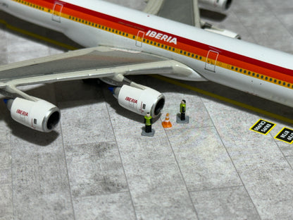 Jetset Models 1:400 Scale x35 Ground Crew Workers And x35 Orange Cones Striped