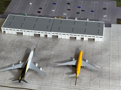 Jetset Models 1:400 Scale XXL Cargo Center (18x4 1/2 Inches)