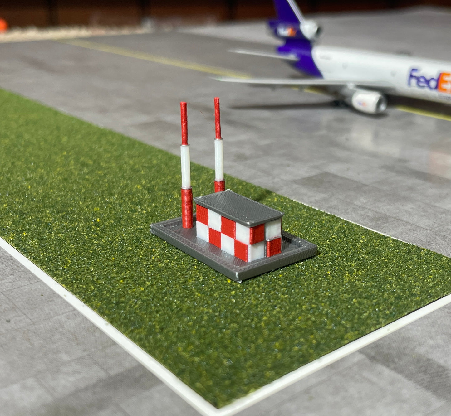 Jetset Models 1:400 2x Airport Radar Checkered