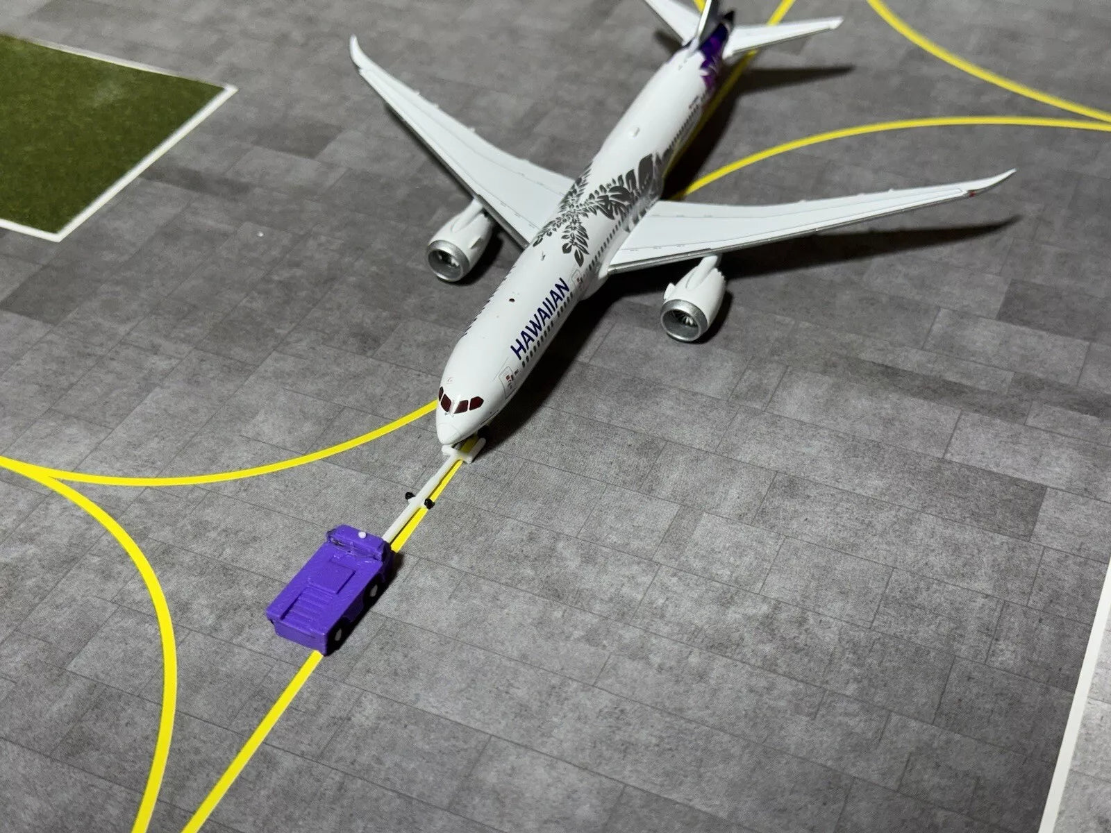 Jetset Models 1:400 -Hawaiian Airlines- GSE Jetset Models 1:400 -Hawaiian Airlines- GSE