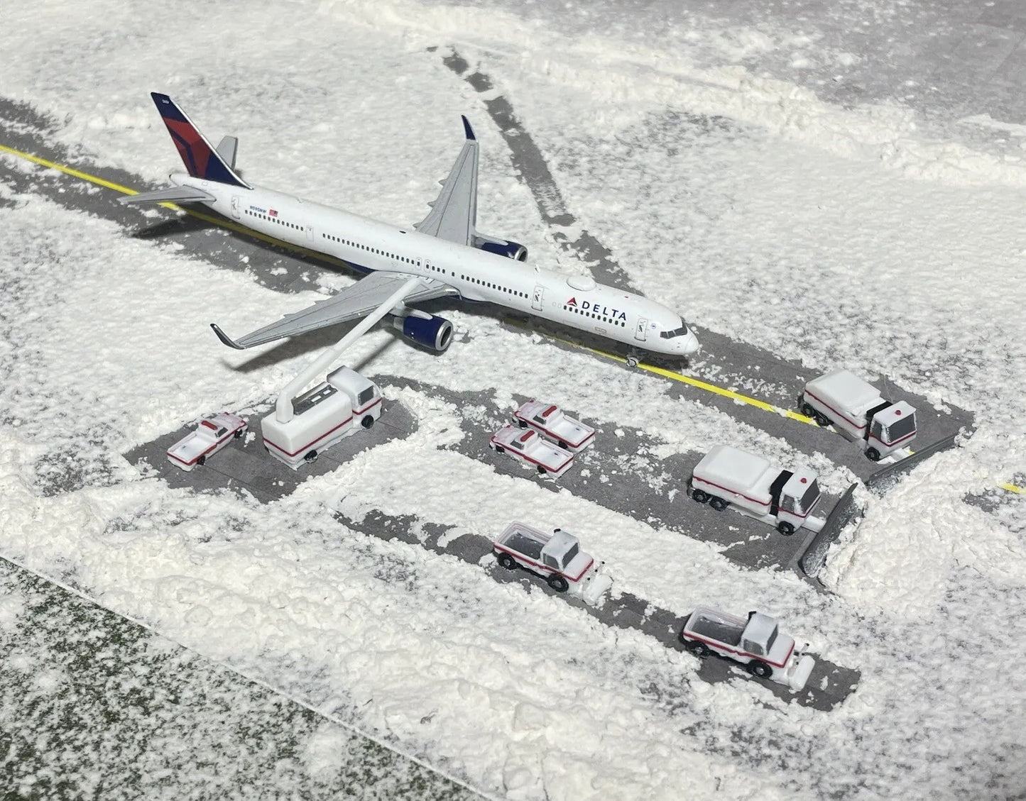 1:400 Jetset Models Airport De-icing Vehicle Set